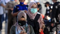 Para penumpang juga diwajibkan memakai masker.