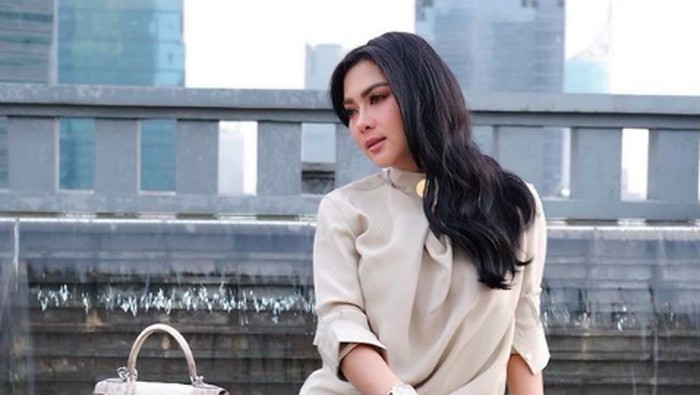 Syahrini Bawa Tas Rp 2 miliar