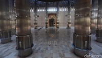Terkait dengan pembukaan kembali masjid tersebut, Presiden Joko Widodo (Jokowi) menyerahkan keputusan itu kepada Imam Besar Masjid Istiqlal KH Nasaruddin Umar.
