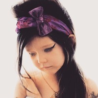 Stephanie mengatakan bahwa meskipun tidak memiliki properti yang serupa, ia menerima tantangan itu. Dia pun melihat putrinya sedang dalam tahapan senang berpose ke kamera. Makanya mereka kemudian bukan hanya meniru gaya Lady Gaga di sampul album, tapi musisi dunia lainnya. Foto: Instagram