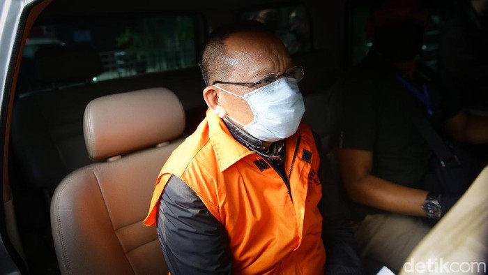 KPK mengumumkan penangkapan tersangka kasus suap-gratifikasi Rp 46 miliar, eks Sekretaris Mahkamah Agung (MA) Nurhadi dan menantunya, Rezky Herbiyono.