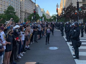 Trump Kerahkan Ribuan Tentara-Polisi, Otopsi Floyd Tunjukkan Sesak Napas