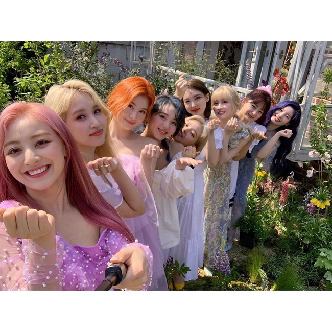 Tak heran memang melihat menariknya video klip, penampilan cantik kesembilan personel, hingga koreografi kali ini yang dibilang paling sulit dibanding sebelumnya. Foto: Instagram @twicetagram