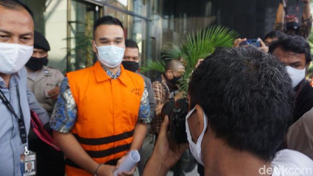 Nurhadi dan menantunya, Rezky Herbiyono, ditahan KPK (Ibnu Hariyanto/detikcom)
