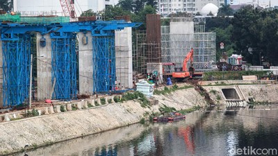 Proyek LRT di Dukuh Atas Jalan Terus