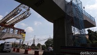 Kemudian, terdapat 7 pintu masuk dan keluar pada jalan tol ini yakni simpang susun ( SS) Cimanggis, On/Off Transyogie, SS Cikeas, SS Narogong, SS Setu Selatan, SS Setu Utara, dan On/Off Cibitung.