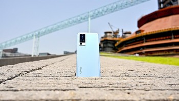 Vivo X50 Pro dengan RAM 8GB/ROM 128 GB dibanderol 4.298 yuan atau Rp 8,7 juta. Sedangkan RAM 8 GB/ROM 256 GB 4.698 yuan atau Rp 9,6 juta Foto: Sina Mobile