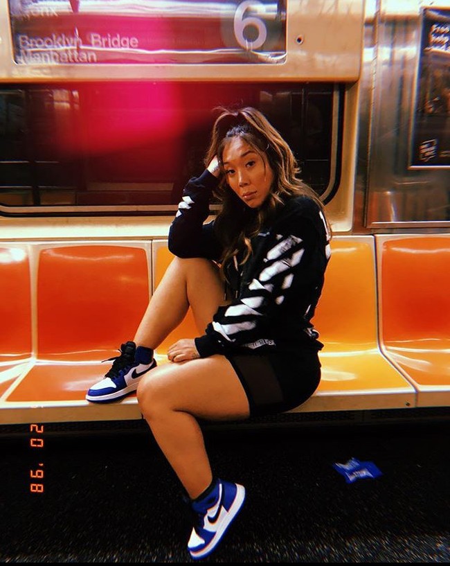 Wanita bernama Sewkey ini dulu bekerja sebagai pelayan sebelum ia menjadi model sukses yang meraup ratusan juta sebulan dari posting foto di Instagram. Foto: Instagram