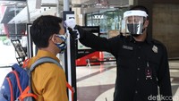 Seperti di mal yang ada di Jalan Merdeka, pengunjung yang masuk diwajibkan cuci tangan, setelah itu akan dicek suhu, setelah dinyatakan suhu normal, maka akan diberi stiker iam cool berwarna biru yang ditempelkan ke lengan baju, setelah dinyatakan suhu tubuh normal maka pengunjung diperbolehkan masuk mal.
