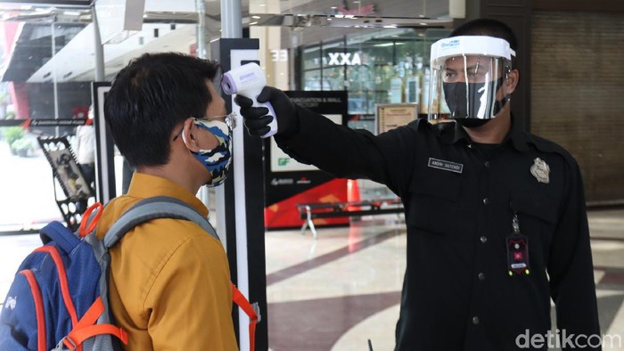Tim Gugus Tugas COVID-19 Kota Bandung melakukan pemantauan ke sejumlah mal di Kota Bandung, Jawa Barat.