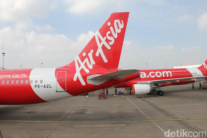 Sejak akhir Maret, sebagian besar armada AirAsia Group yang berjumlah 282 pesawat telah terparkir di beberapa bandara di Asia. Di antara jumlah tersebut terdapat 28 unit pesawat yang terparkir di 4 lokasi di Indonesia sejak 1 April 2020 yaitu Jakarta, Denpasar, Medan, dan Surabaya.