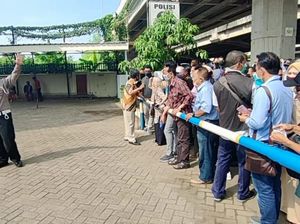 Polisi Evaluasi Perpanjangan SIM yang Bikin Antrean Mengular