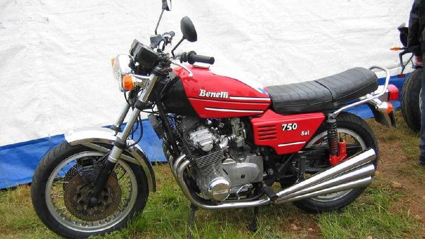 Motor 6 Silinder