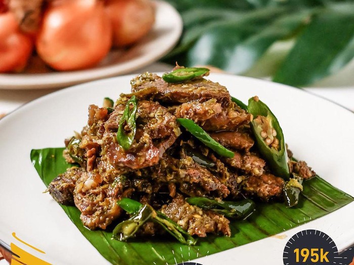 Artis jualan paket makanan siap santap