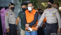 KPK menangkap eks Sekretaris Mahkamah Agung (MA) Nurhadi yang terkait kasus dugaan suap-gratifikasi Rp 46 miliar.