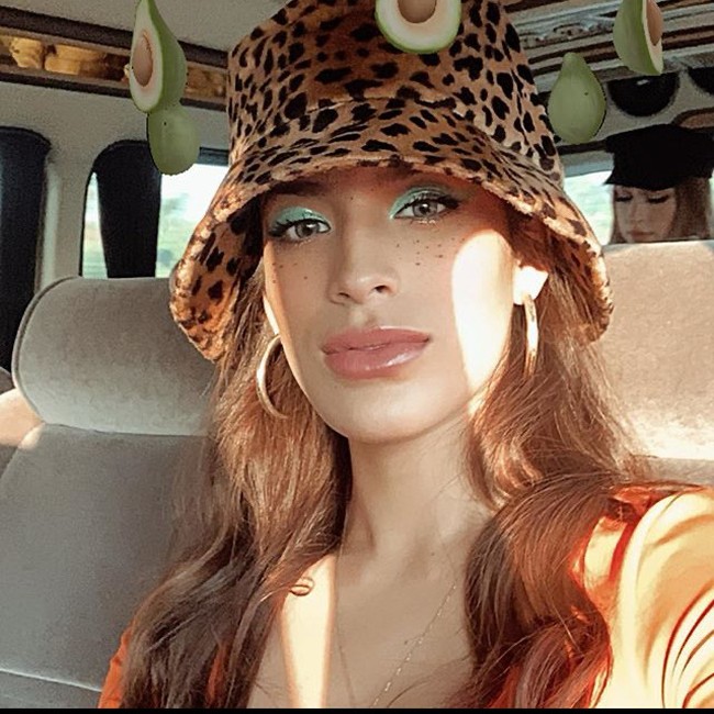  Saya tidak tinggal di Amerika dan itu tidak ada hubungannya dengan saya, tetapi bagi saya, sepertinya kulit putih menang, tulis Samantha seperti dilansir Independent. Foto: Instagram