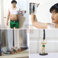 Tidak kehabisan ide, kali ini LonelyMan menggunakan panci agar bisa terlihat seperti action figure di sebelahnya. Panci tersebut digunakan untuk memberikan efek rambut yang panjang menjulang tinggi. Foto: Instagram @lowcost_cosplay