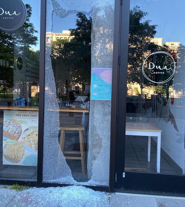 Dua Coffee Jadi Sasaran Demo di Washington hingga Daging Sapi Bertuliskan Lafaz Allah