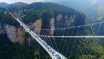 Indahnya Jembatan Kaca Tertinggi dan Terpanjang di Dunia