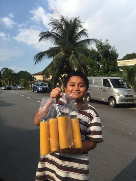 Bocah jualan jus mangga demi beli PS