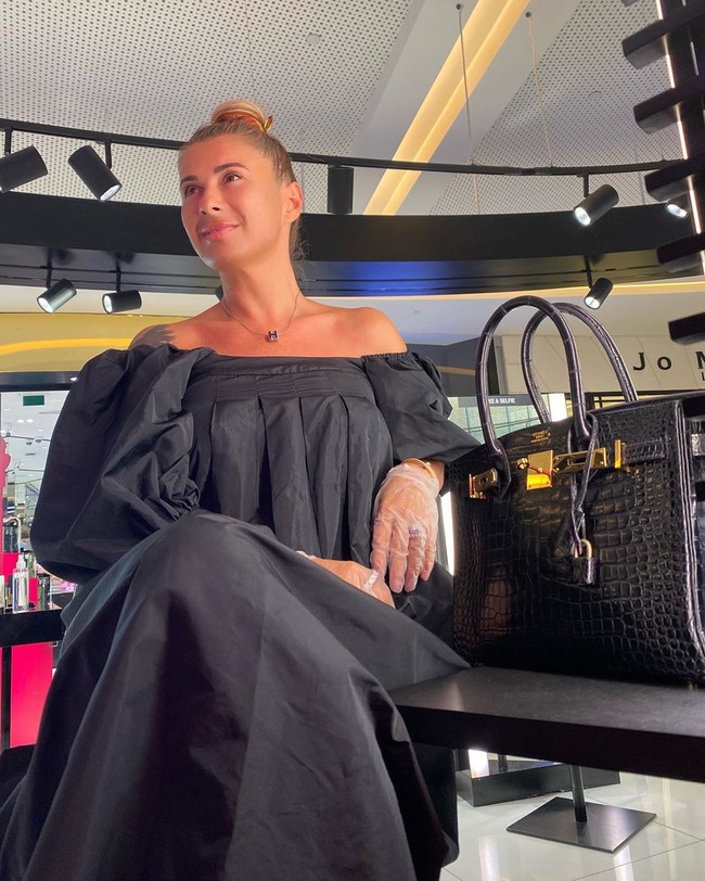 Kini Anamaria terjun di bisnis sepak bola. Kecantikan dan tubuh seksinya membuatnya dijuluki sebagai agen sepak bola terpanas.  Foto: Instagram @anamariaprodanreghecampf