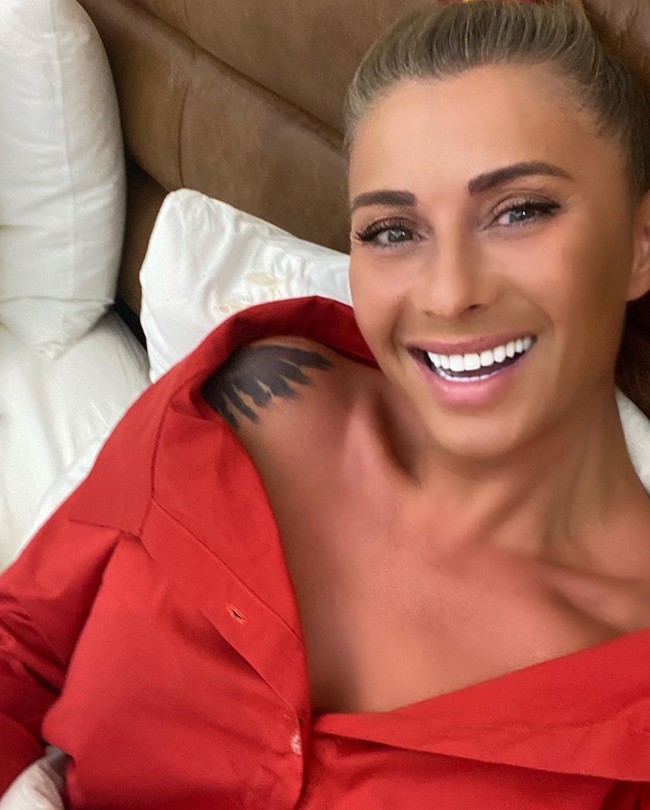 Anamaria pernah menjadi agen untuk mantan striker Chelsea Adrian Mutu. Ia pun pernah menjadi dewan eksekutif untuk klub-klub bola di Rumania. Kini, sang model tengah mengincar klub bola Rumania FC Hermannstadt. Anamaria ingin membeli klub yang diketahui memiliki banyak utang tersebut.  Foto: Instagram @anamariaprodanreghecampf