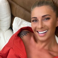 Anamaria pernah menjadi agen untuk mantan striker Chelsea Adrian Mutu. Ia pun pernah menjadi dewan eksekutif untuk klub-klub bola di Rumania. Kini, sang model tengah mengincar klub bola Rumania FC Hermannstadt. Anamaria ingin membeli klub yang diketahui memiliki banyak utang tersebut.  Foto: Instagram @anamariaprodanreghecampf