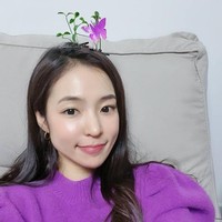 Idol Chart mengadakan polling untuk menentukan siapa artis K-Pop yang menurut netizen punya kulit wajah paling bening. Penyanyi trot Hong Ja, berada di urutan 10. Foto: Istimewa