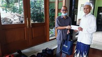 Bantuan paket sembako dan uang tunai tersebut bersumber dari Dana Tunjangan Hari Raya (THR) Direksi dan Dewan Komisaris Askrindo Syariah sebagai salah satu bentuk kepedulian sosial Askrindo Syariah.