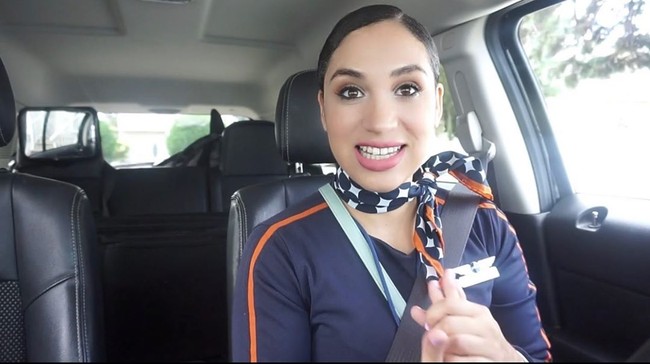 Dulu saat aku bekerja di first class sebagai pramugari para penumpang akan bilang, Hai, kamu terlihat seperti wanita di Suits, sangat sering. Aku bisa melihat persamaannya tapi aku waktu itu aku tidak terlalu mempedulikannya tapi ketika Meghan dan Harry bertunangan, itulah ketika aku mulai lebih sering mendengarnya, lanjutnya. Foto: Instagram @christineprimrose