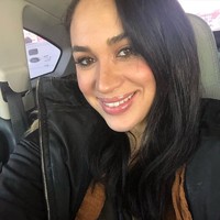 Tak dipungkiri jika Christine memanfaatkan kemiripannya dengan Meghan Markle untuk memperoleh penghasilan. Ia kini juga sering membuat video TikTok yang menyoroti persamaan mereka. Foto: Instagram @christineprimrose