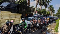 Meski begitu, arus lalu lintas sempat padat saat lampu lalu lintas menyala merah untuk mengatur arus dari arah Lebak Bulus atau pun Pondok Pinang.