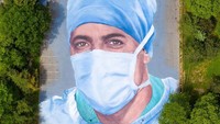 Dokter Ydelfonzo Decoo hampir pensiun tetapi memilih untuk terus merawat pasiennya. Keputusannya membuatnya menjadi pahlawan bagi masyarakat.