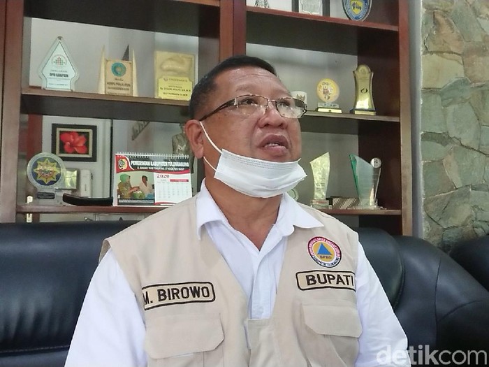 Bupati Tulungagung Maryoto Birowo menanggapi aksi anggota DPRD yang mengamuk hingga melempar botol bir di pendapa kabupaten. Ia mengaku tidak tahu mengenai latar belakang dari aksi tersebut.