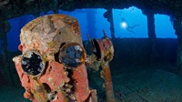 Salah satu tujuan utama dunia untuk penyelam bangkai kapal adalah Chuuk Lagoon (sebelumnya bernama Truk Lagoon) di Mikronesia. Di sana adalah kuburan lebih dari 60 kapal perang Jepang yang ditenggelamkan selama Perang Dunia II oleh Angkatan Laut AS dalam Operasi Hailstone tahun 1944.