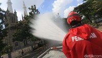 Ditemui di lokasi, Kepala Dinas Penanggulangan Kebakaran dan Penyelamatan DKI Jakarta, Satriadi, mengatakan ke depannya kegiatan penyemprotan disinfektan kali ini akan dirutinkan seminggu sekali di seluruh tempat ibadah yang ada di Jakarta.