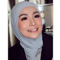 Soraya LarasatiMantan pemain FTV berikutnya Soraya Larasati. Wanita 33 tahun ini memulai karier dengan menjadi Finalis GADIS Sampul 2001. Ia kemudian menghiasi layar FTV di antaranya membintangi judul Sekinclong Cinta Melisa, Aku Ingin Memeluk Anakku dan Selamat Datang Bang Haji. Soraya mengenakan hijab pada 2015. Kini ia memiliki bisnis fashion baju olahraga untuk muslimah. Foto: instagram @sorayalarasat1.