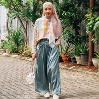 Natasha Rizky Pradita Natasha Rizky Pradita menghiasi beberapa judul FTV di antaranya Calon Istri Ke-10, Cintaku Berakhir di Rumah Susun dan Janji Manis Untuk Mei-Mei. Pada 21 April 2013, Natasha resmi menikah dengan Deddy Mahendra Desta. Dan dia mantap berhijab pada 2015. Natasha kini disibukkan dengan kegiatannya sebagai presenter dan pemilik bisnis hijab yang bernama Alur Cerita. Foto: instagram @natasharizkynew.