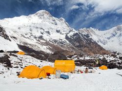 10 Gunung Mempesona Tapi Paling Mematikan di Dunia