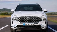 Tentunya Hyundai Santa Fe MY 2021 sangat menarik ditunggu kehadirannya, termasuk untuk peminat otomotif di Indonesia. Terlebih Hyundai membangun fasilitas pabrik di Indonesia yang tidak menutup kemungkinan akan ikut memproduksi kendaraan listrik. Sehingga besar kemungkinan Santa Fe listrik akan ikut diperkenalkan dan dijual di Tanah Air.(Foto: Hyundai)