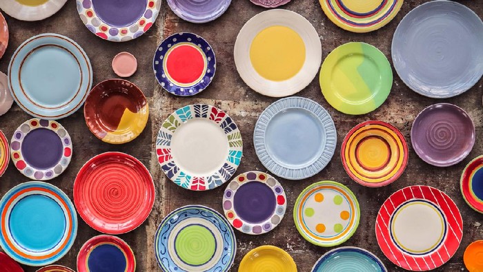Ilustrasi piring keramik Colorful ceramic porcelain dishes kitchenware pattern background