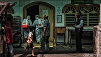 Saat ini yang terpenting adalah warga Jakarta harus lebih peduli dan disiplin terhadap kebersihan lingkungannya serta selalu menerapkan protokol kesehatan di tempat yang berpotensi keramaian.