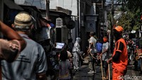 Senin (1/6) kemarin, Anies sudah mengumpulkan 62 ketua RW yang merupakan zona merah penyebaran Covid-19 ke Balai Kota DKI.