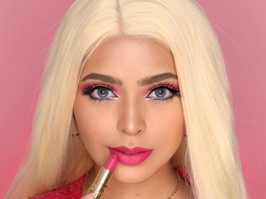 Jharna Bhagwani Makeup Bak Barbie, Beri Pesan Inspiratif untuk Wanita