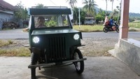 Warga desa lulusan SMP itu memilih merakit kendaraan listrik seperti mobil, dan sepeda untuk kendaraan keluarga karena ramah lingkungan, dan menurutnya lebih murah daripada kendaraan berbahan bakar minyak.