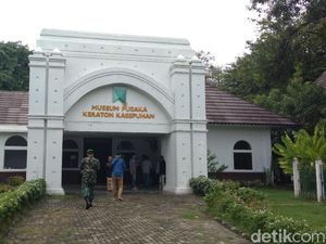 Mulai Beroperasi Lagi, Keraton Kasepuhan Cirebon Masih Sepi Turis