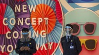 Mal Central Park adalah salah satunya yang sudah siap menerapkan dan menyambut new normal. Seperti yang tertera dalam tulisan di salah satu dinding depan New Concept Coming You Away.