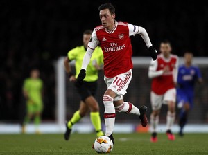 Banyak Kontroversi, Mesut Oezil Ditinggal Sponsor