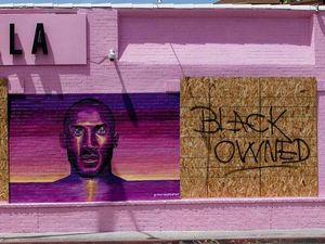 Jauh dari Vandal, Mural Kobe Bryant Tak Tersentuh Pendemo George Floyd