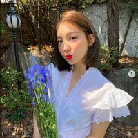 Masih dari grup idol TWICE, ada Nayeon di urutan 8. Ia memperoleh 1.511 suara. Foto: Instagram/@twicetagram